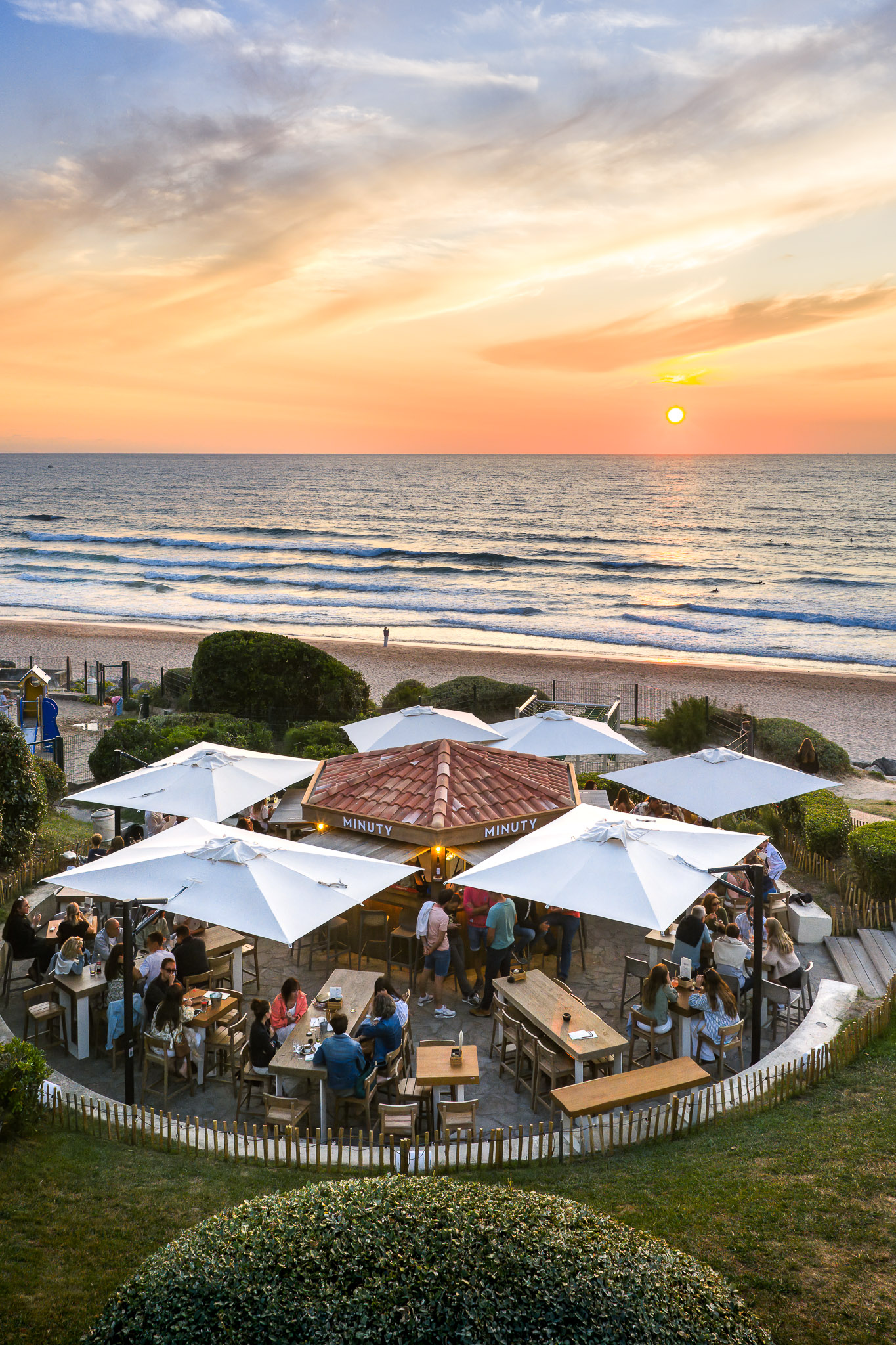 Plage au coucher de soleil